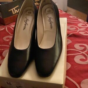 Black small heels shoes